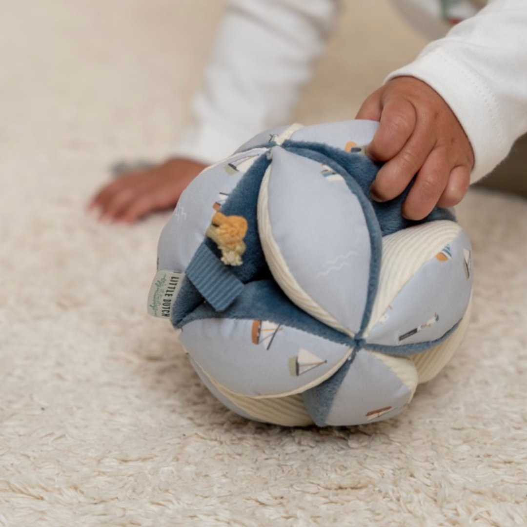 Pelota Montessori sailors bay Little Dutch