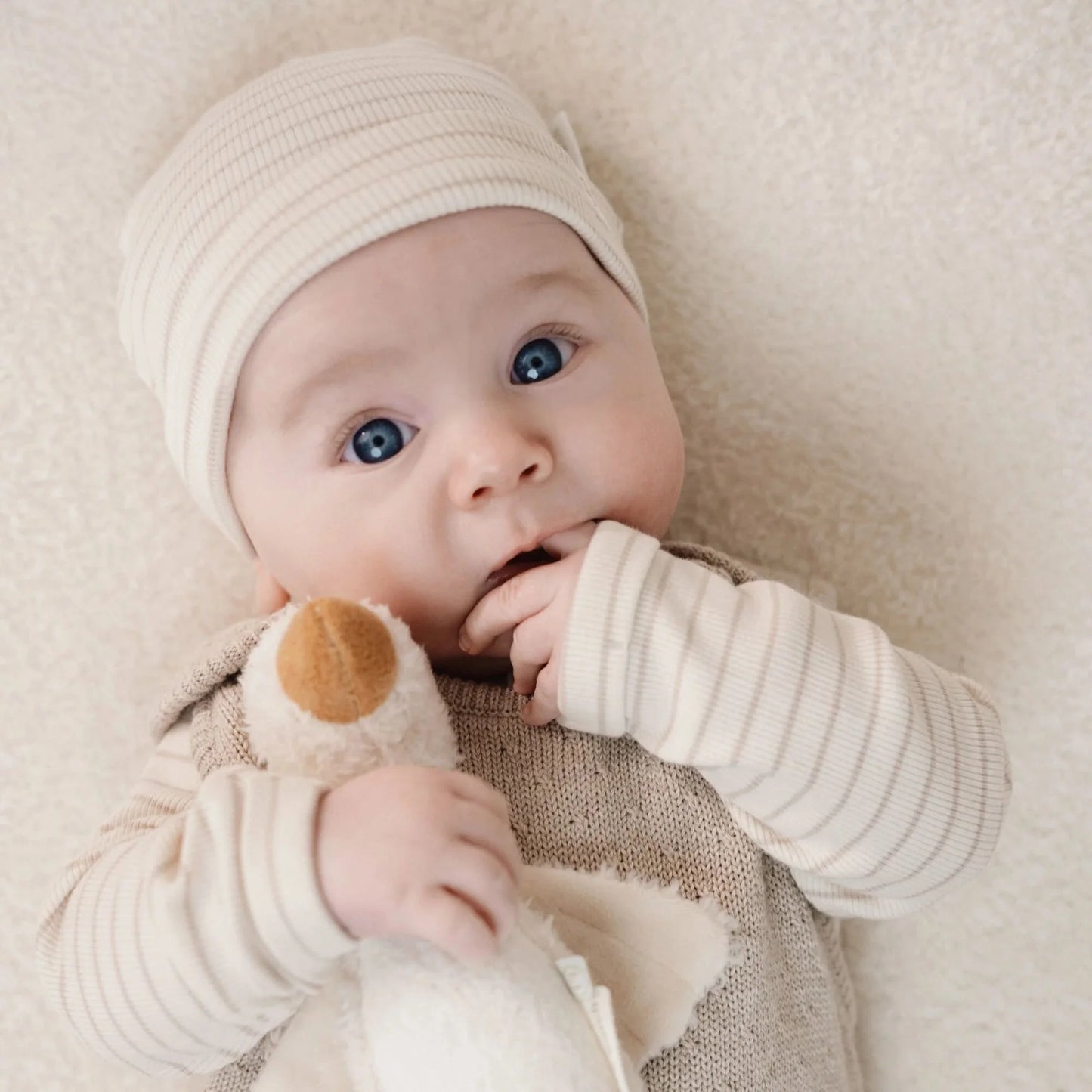 Gorro bebé Little Dutch - Rayas beige