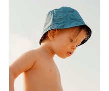 Cargar imagen en el visor de la galería, Gorro Reversible con protección solar Little Dutch Sea Life
